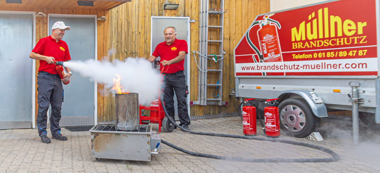 Müllner Brandschutz - Feuer löschen mit Feuerlöscher